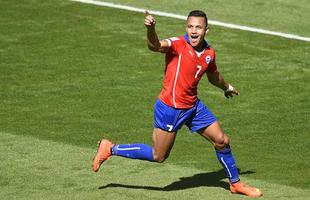 Imagens do gol de Alexis Snchez, do Chile, sobre o Brasil