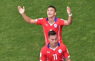 Imagens do gol de Alexis Snchez, do Chile, sobre o Brasil