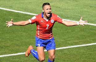 Imagens do gol de Alexis Snchez, do Chile, sobre o Brasil