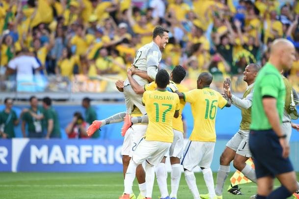 Torcedores ficaram apreensivos com jogo difcil que s foi decidido no pnaltis