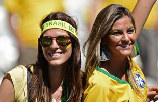 Beleza e simpatia nas arquibancadas do Mineiro para vitria do Brasil nos pnaltis 