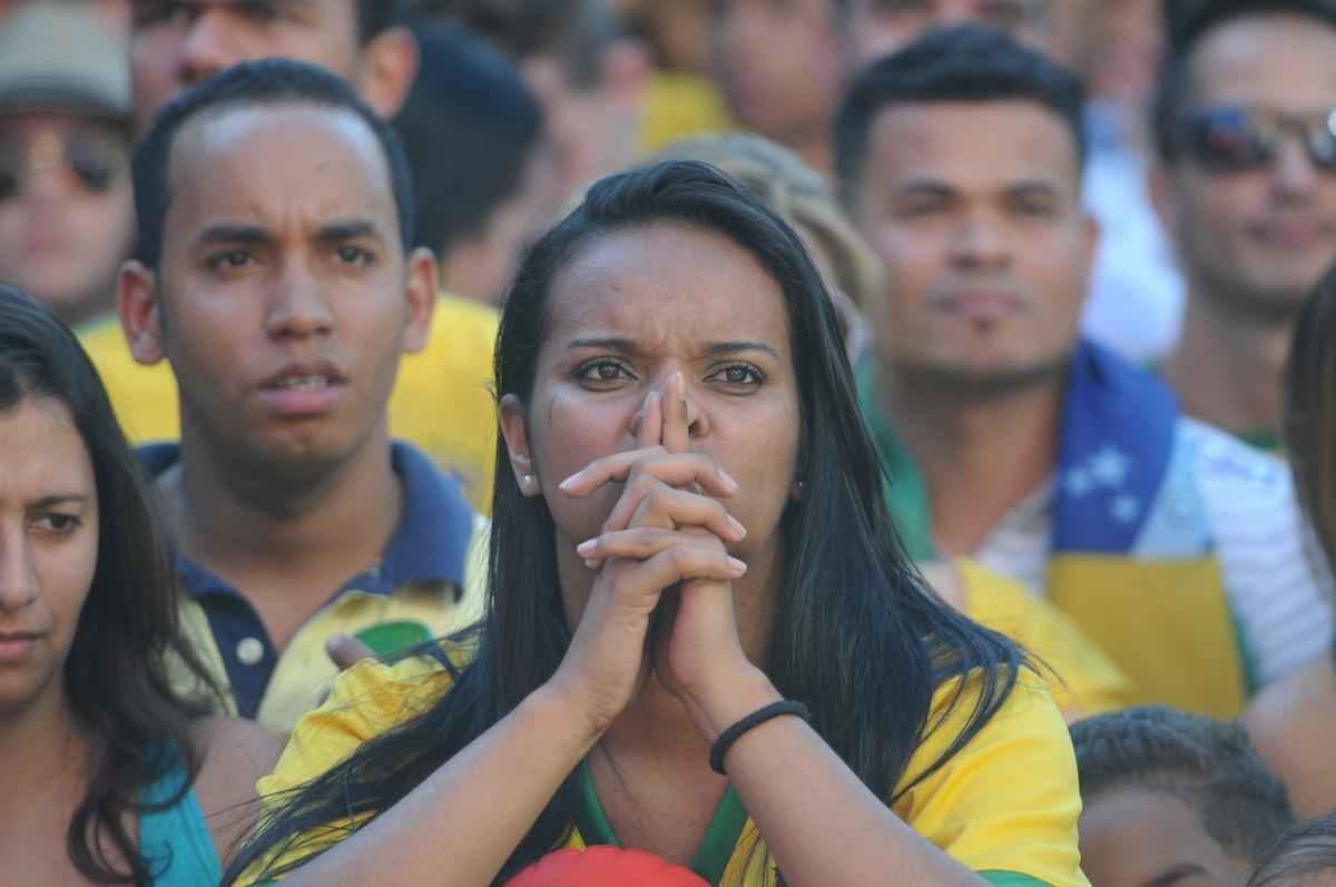Muita festa na Savassi para acompanhar jogo decisivo na Copa do Mundo no Brasil