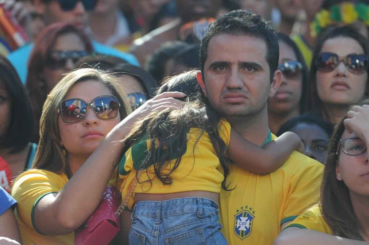 Muita festa na Savassi para acompanhar jogo decisivo na Copa do Mundo no Brasil