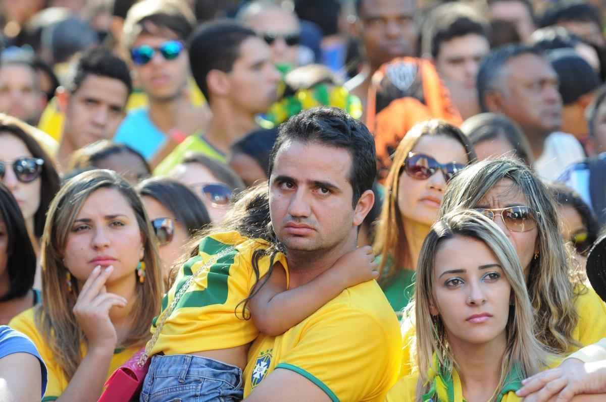 Muita festa na Savassi para acompanhar jogo decisivo na Copa do Mundo no Brasil