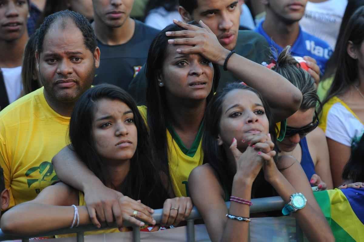 Muita festa na Savassi para acompanhar jogo decisivo na Copa do Mundo no Brasil