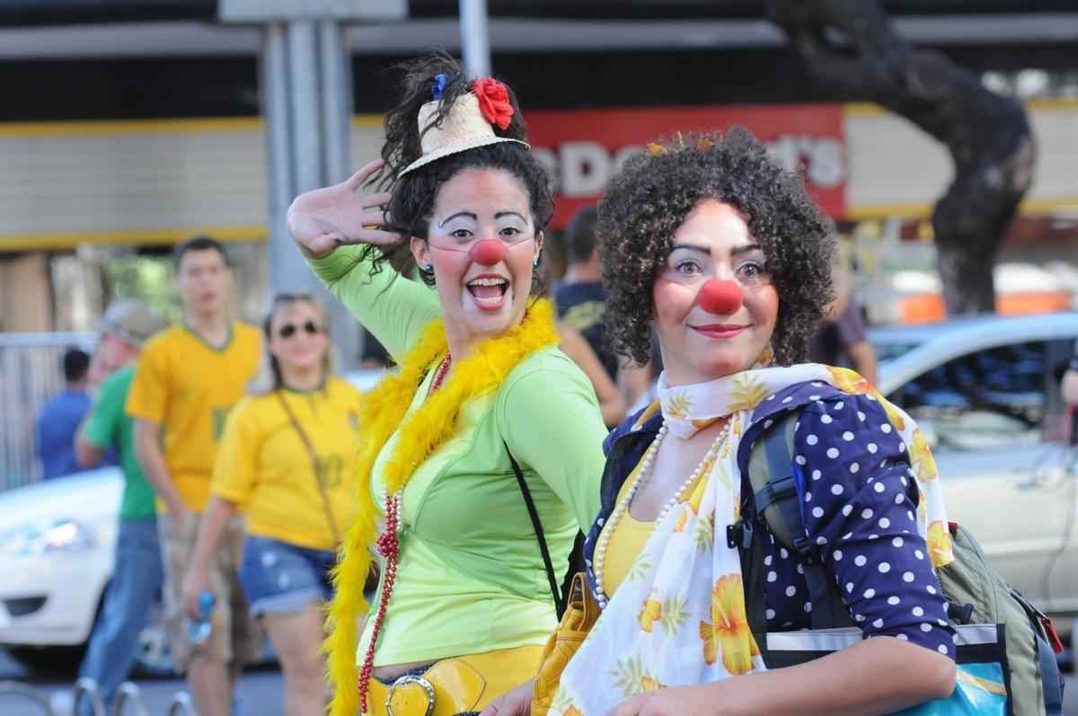 Muita festa na Savassi para acompanhar jogo decisivo na Copa do Mundo no Brasil