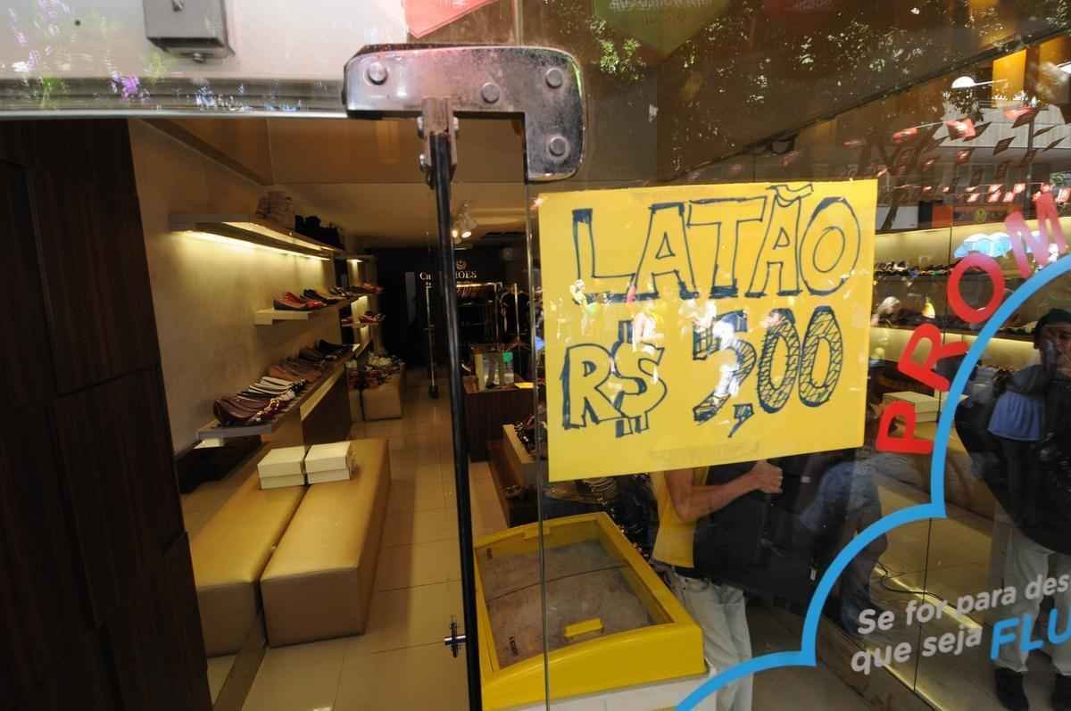 Muita festa na Savassi para acompanhar jogo decisivo na Copa do Mundo no Brasil