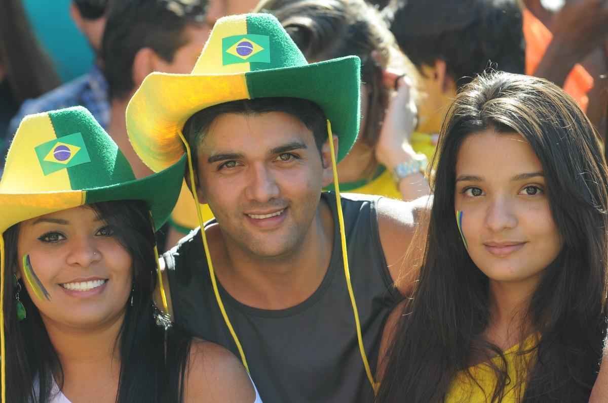 Muita festa na Savassi para acompanhar jogo decisivo na Copa do Mundo no Brasil