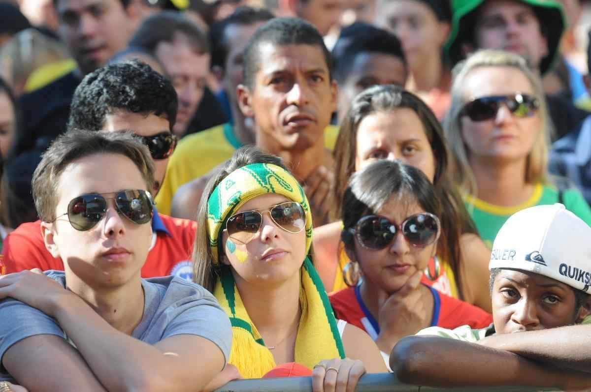 Muita festa na Savassi para acompanhar jogo decisivo na Copa do Mundo no Brasil
