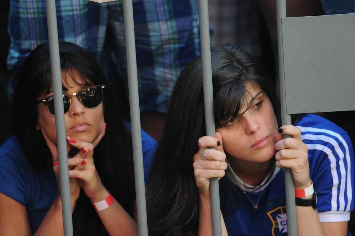 Muita festa na Savassi para acompanhar jogo decisivo na Copa do Mundo no Brasil