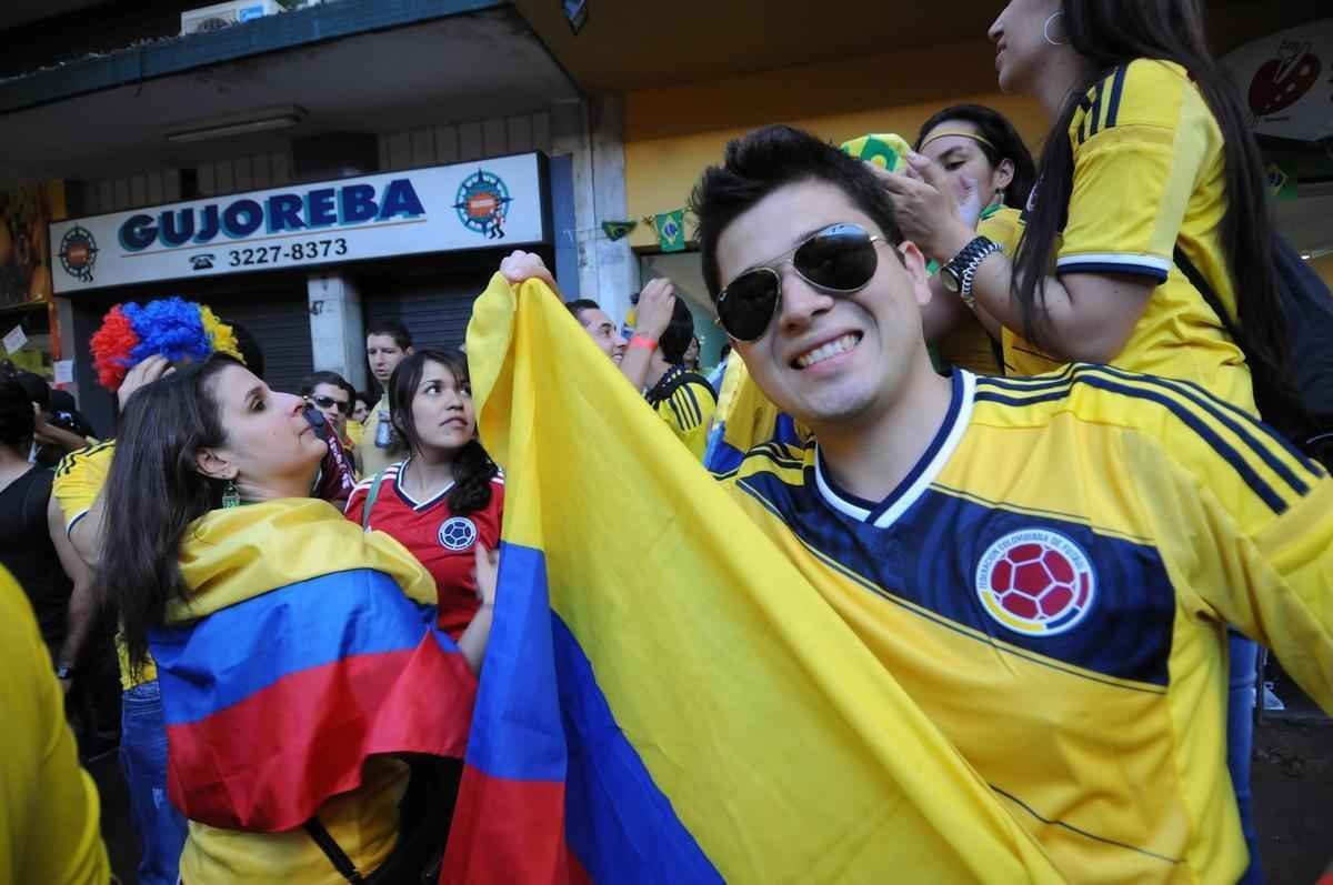Muita festa na Savassi para acompanhar jogo decisivo na Copa do Mundo no Brasil