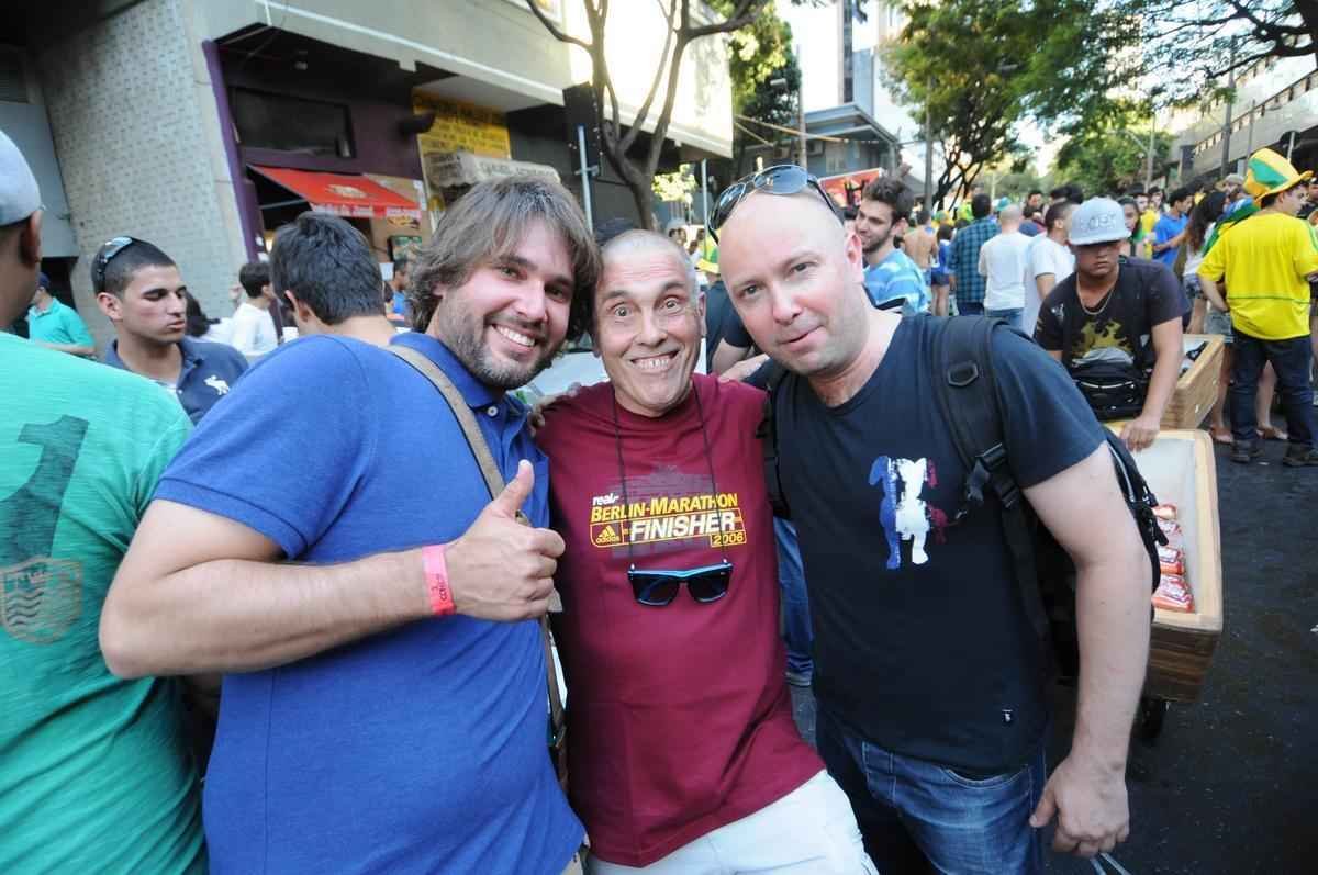 Muita festa na Savassi para acompanhar jogo decisivo na Copa do Mundo no Brasil