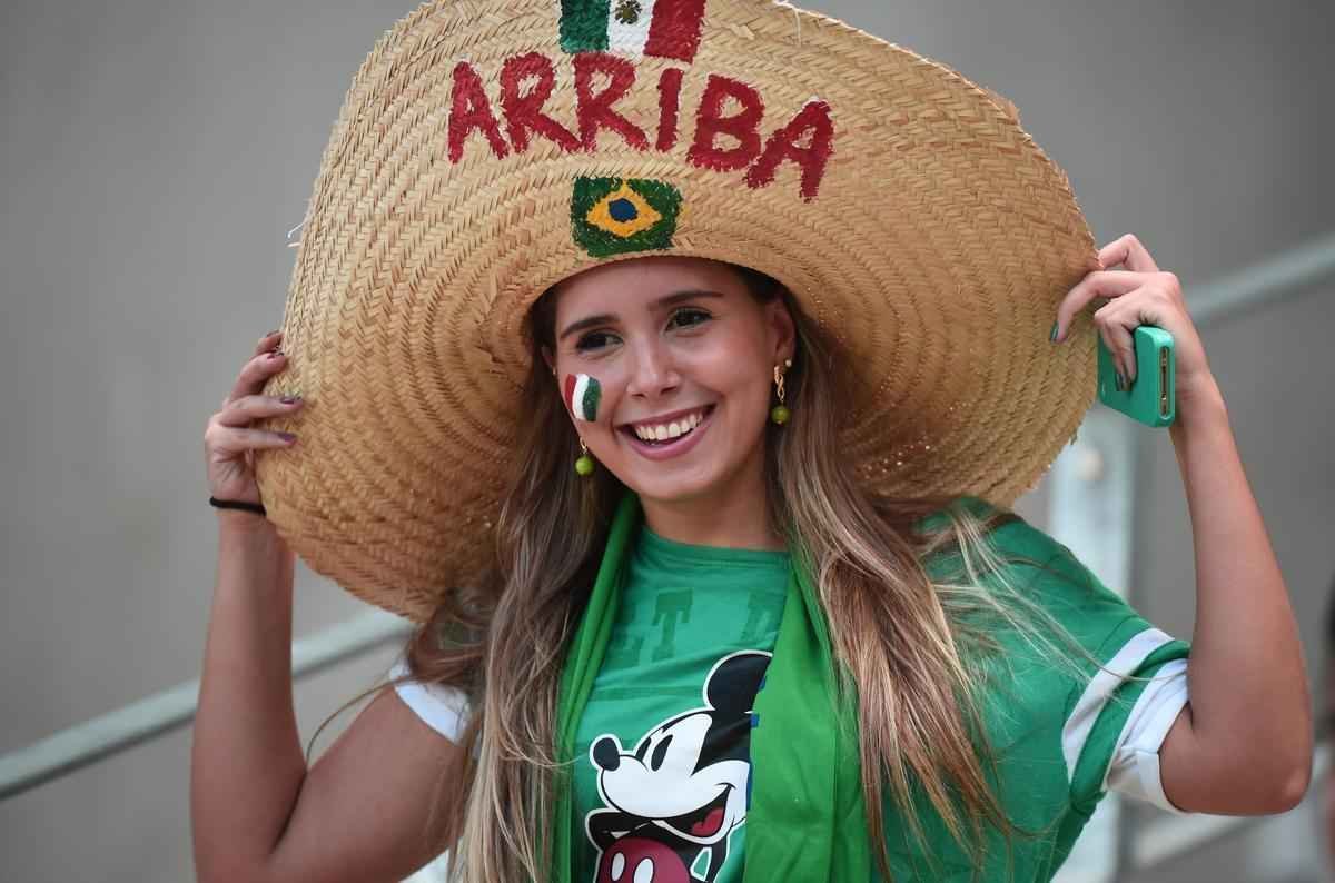 Ambiente do jogo entre Holanda e Mxico no Cear