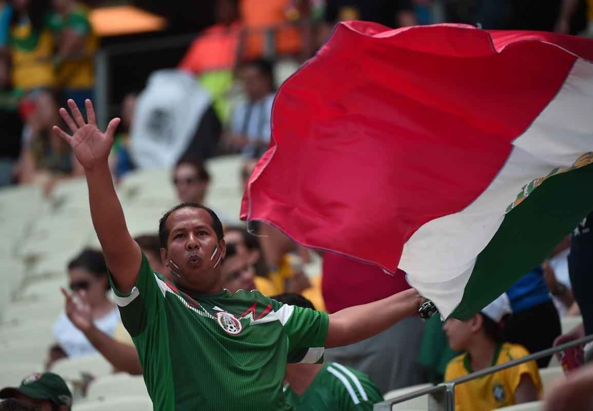 Ambiente do jogo entre Holanda e Mxico no Cear