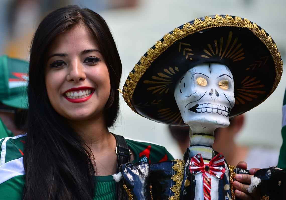 Ambiente do jogo entre Holanda e Mxico no Cear