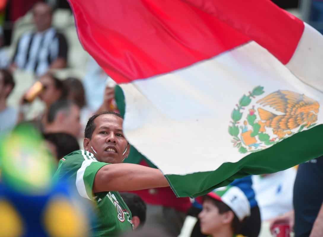 Ambiente do jogo entre Holanda e Mxico no Cear