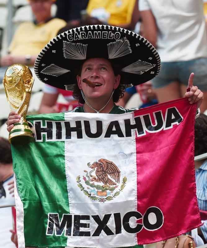 Ambiente do jogo entre Holanda e Mxico no Cear