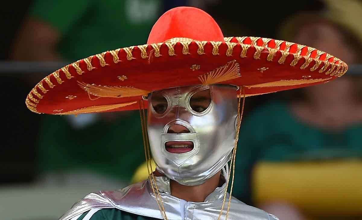 Ambiente do jogo entre Holanda e Mxico no Cear