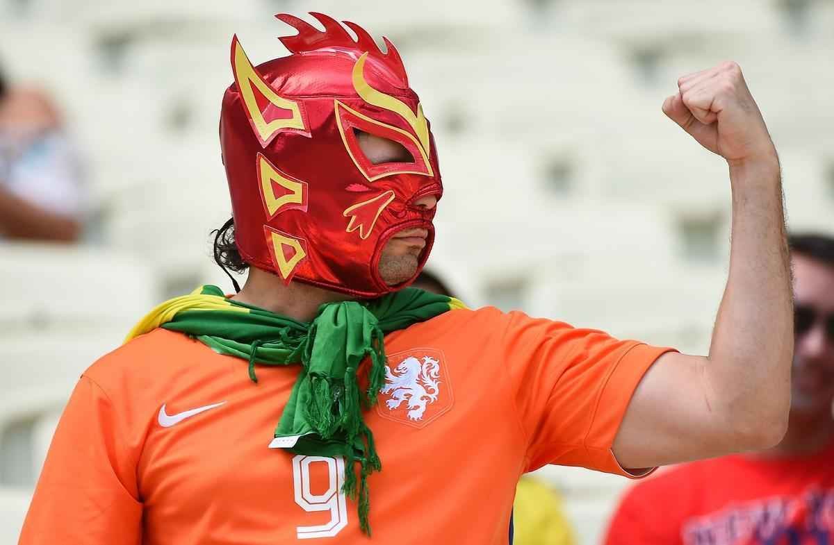 Ambiente do jogo entre Holanda e Mxico no Cear