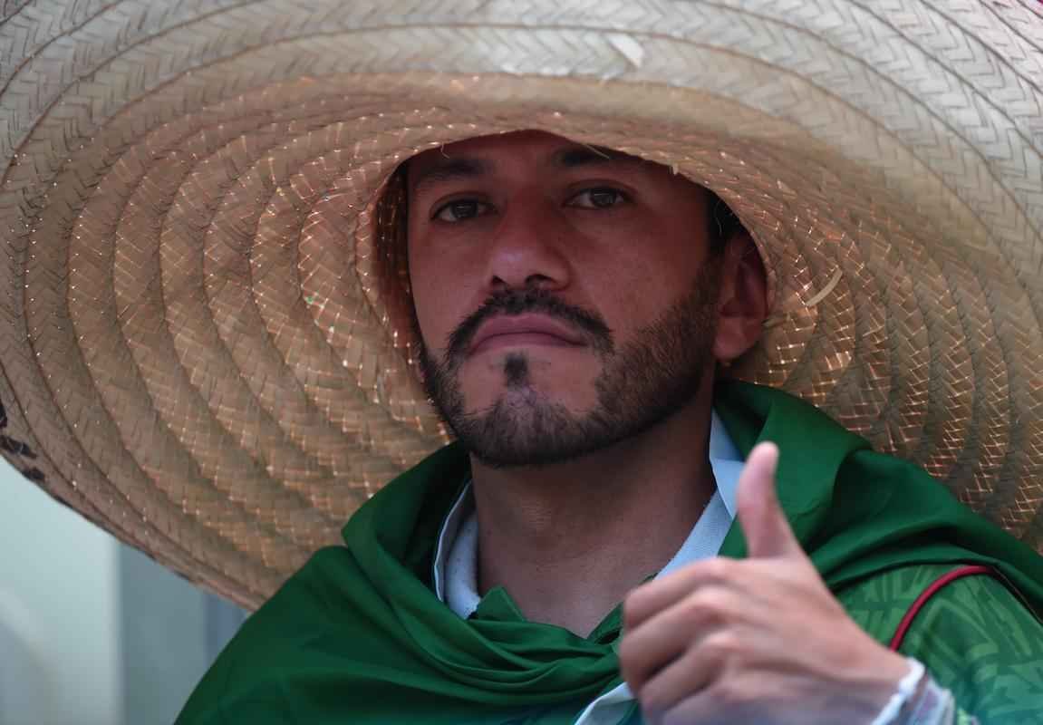 Ambiente do jogo entre Holanda e Mxico no Cear