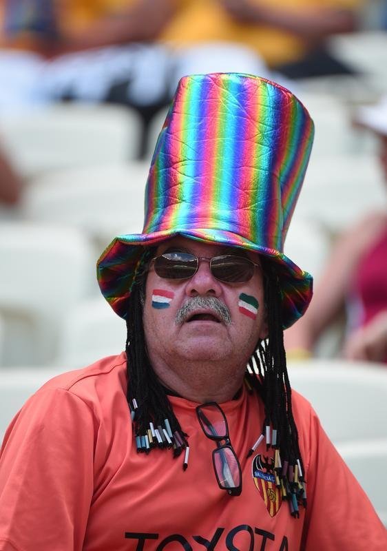 Ambiente do jogo entre Holanda e Mxico no Cear