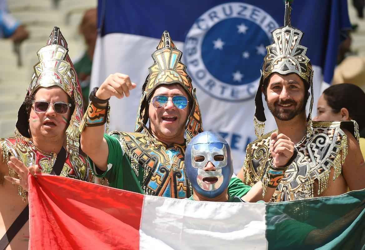 Ambiente do jogo entre Holanda e Mxico no Cear