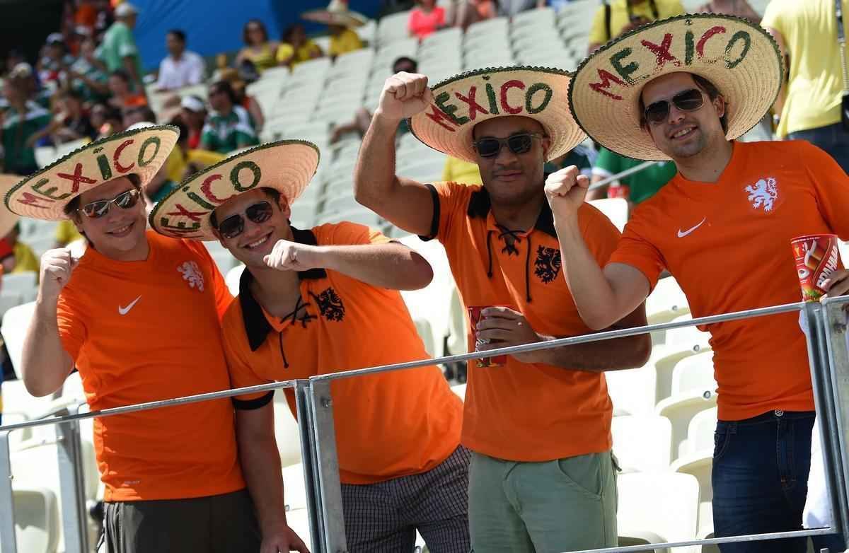 Ambiente do jogo entre Holanda e Mxico no Cear
