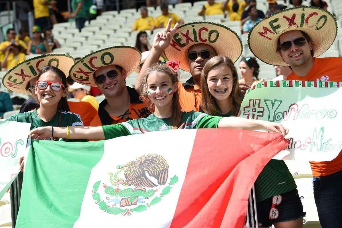 Ambiente do jogo entre Holanda e Mxico no Cear