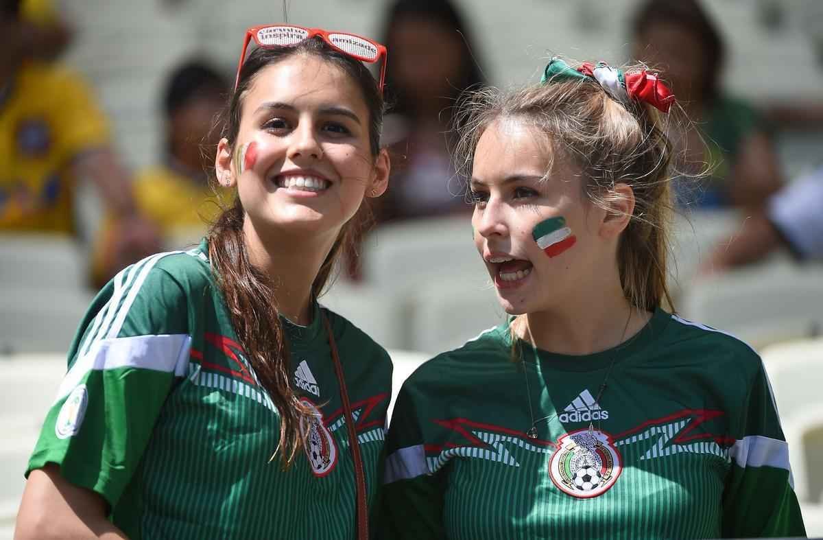 Ambiente do jogo entre Holanda e Mxico no Cear