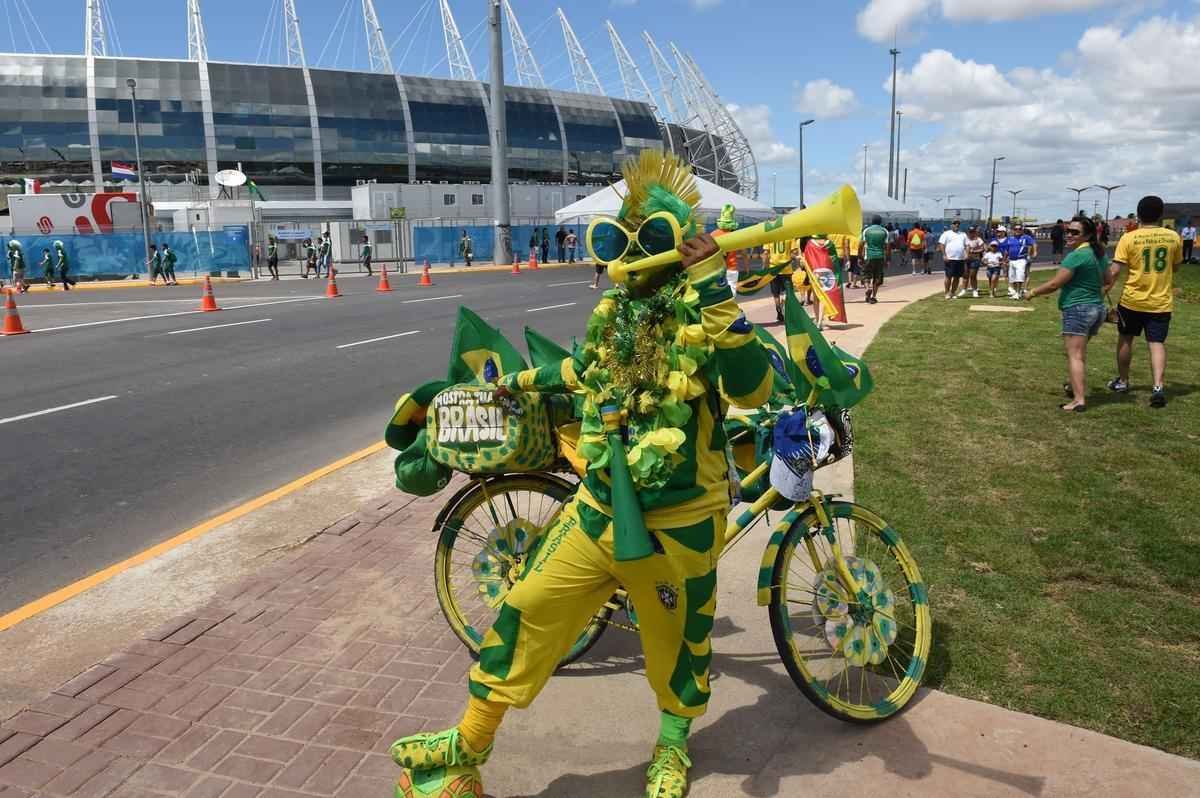 Ambiente do jogo entre Holanda e Mxico no Cear