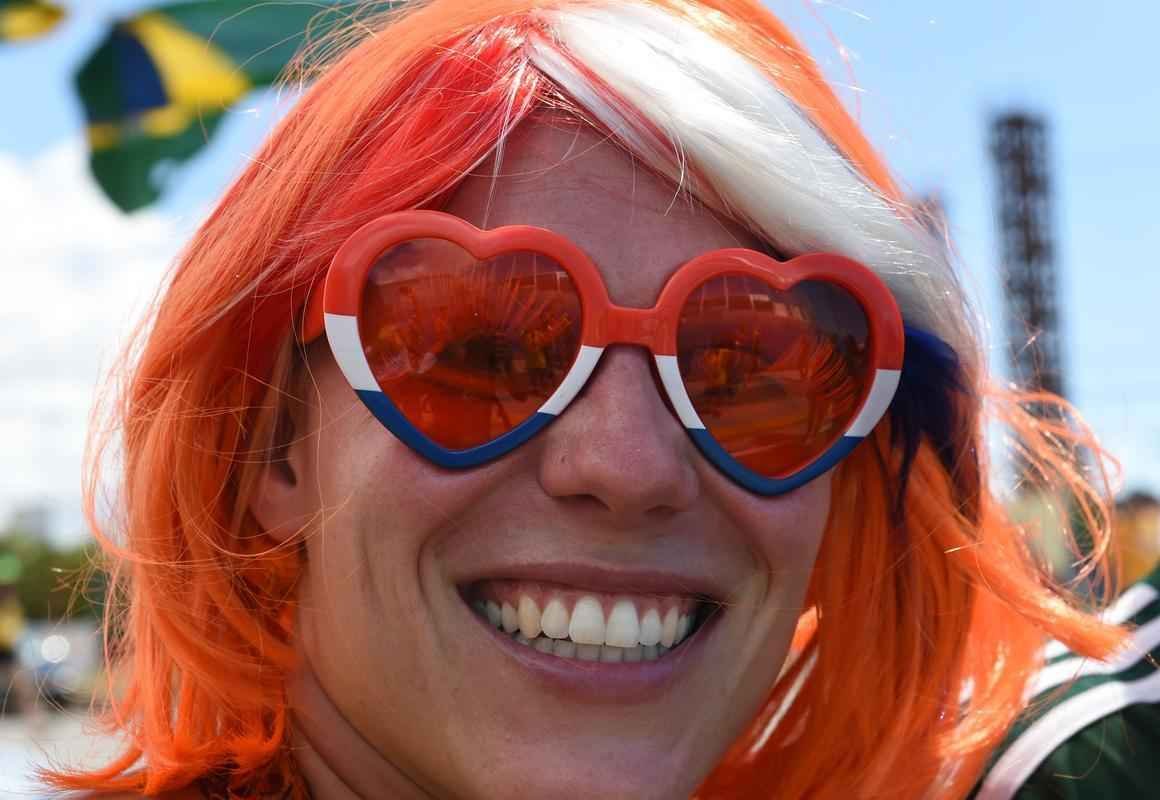 Ambiente do jogo entre Holanda e Mxico no Cear