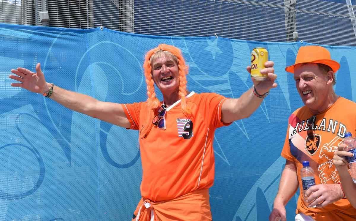 Ambiente do jogo entre Holanda e Mxico no Cear