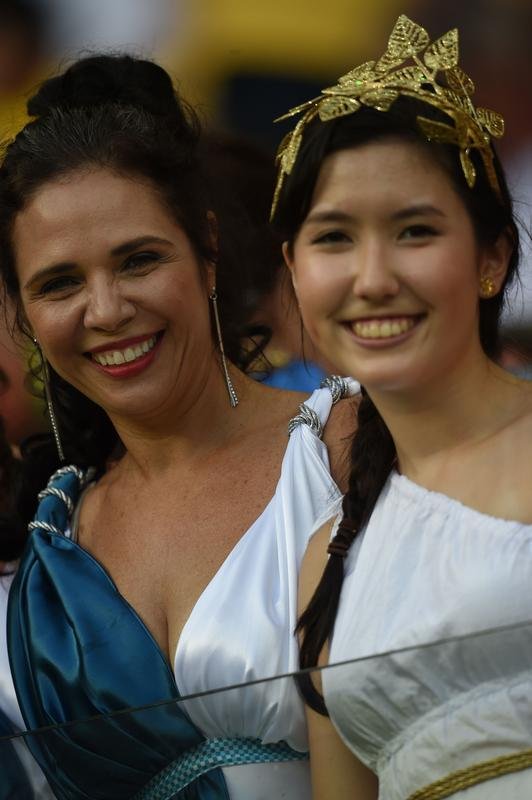 Belas mulheres acompanharam a partida entre Costa Rica e Grcia