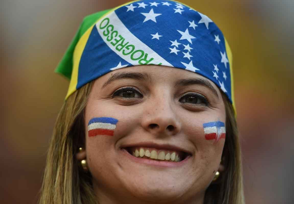 Belas mulheres acompanharam a partida entre Costa Rica e Grcia