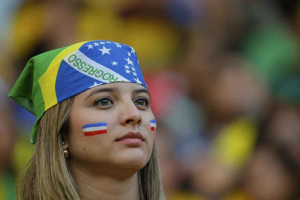 Belas mulheres acompanharam a partida entre Costa Rica e Grcia