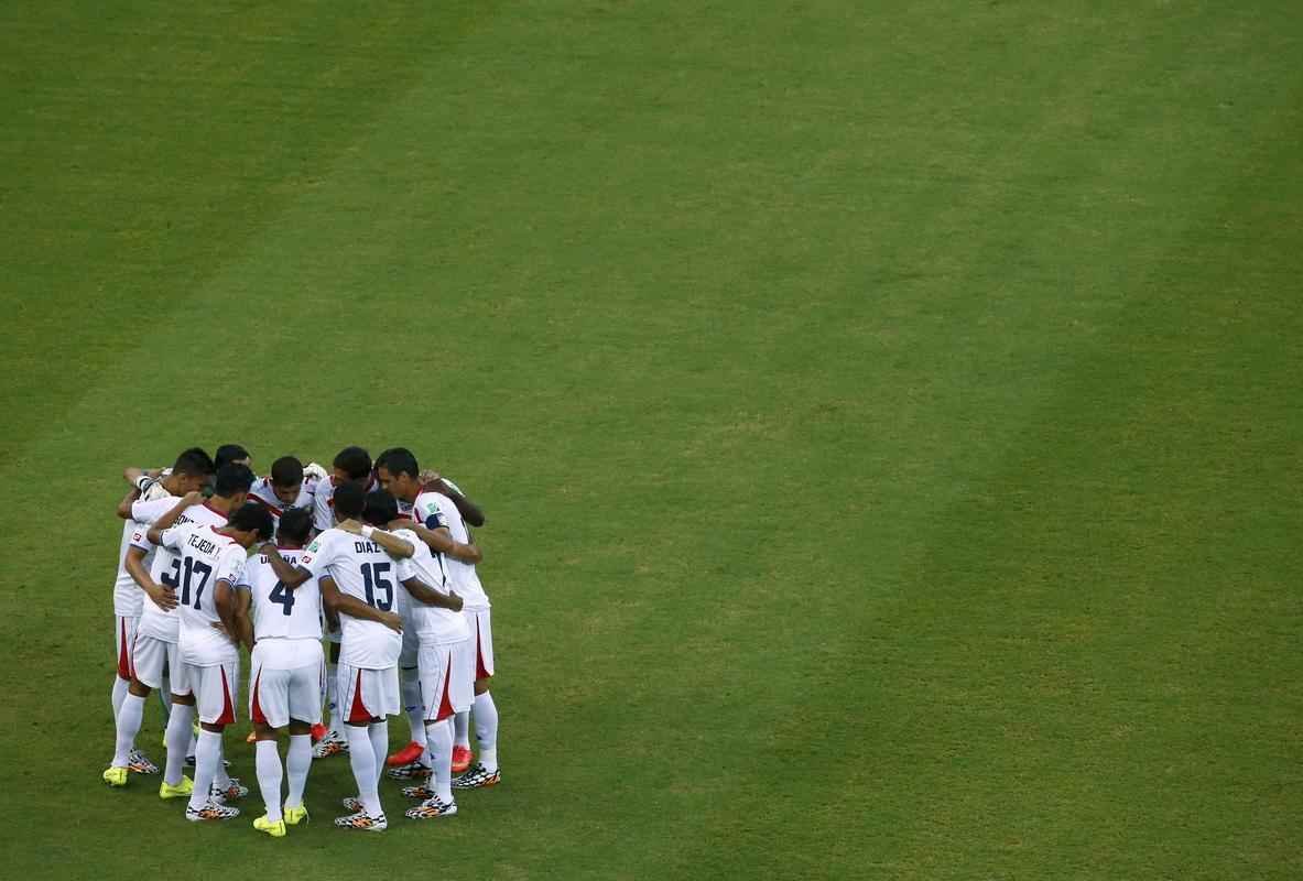 Selees se enfrentam na Arena Pernambuco por uma vaga nas quartas de final da Copa