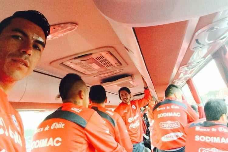 Esteban Paredes: 'Impressionante, gente. Obrigado por tudo! A caminho da Moneda!'