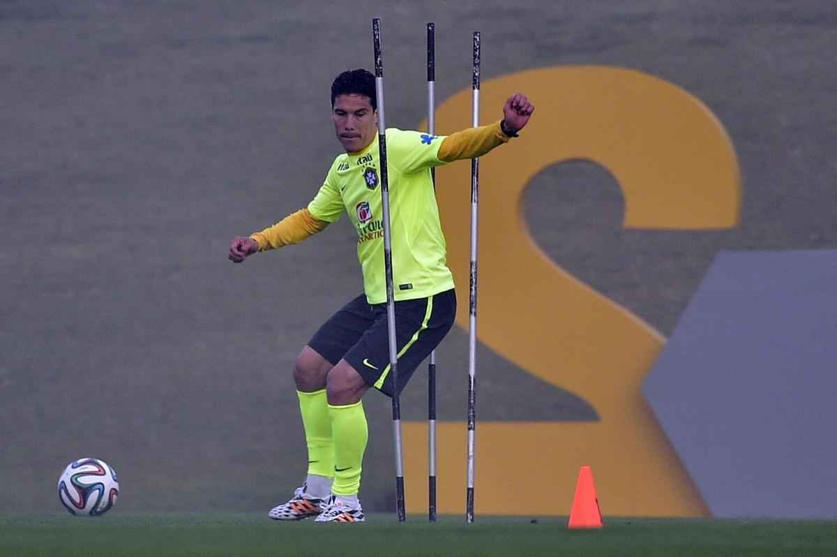 Mais tarde, os jogadores que no atuaram como titulares na vitria diante do Chile tambm apareceram na Granja