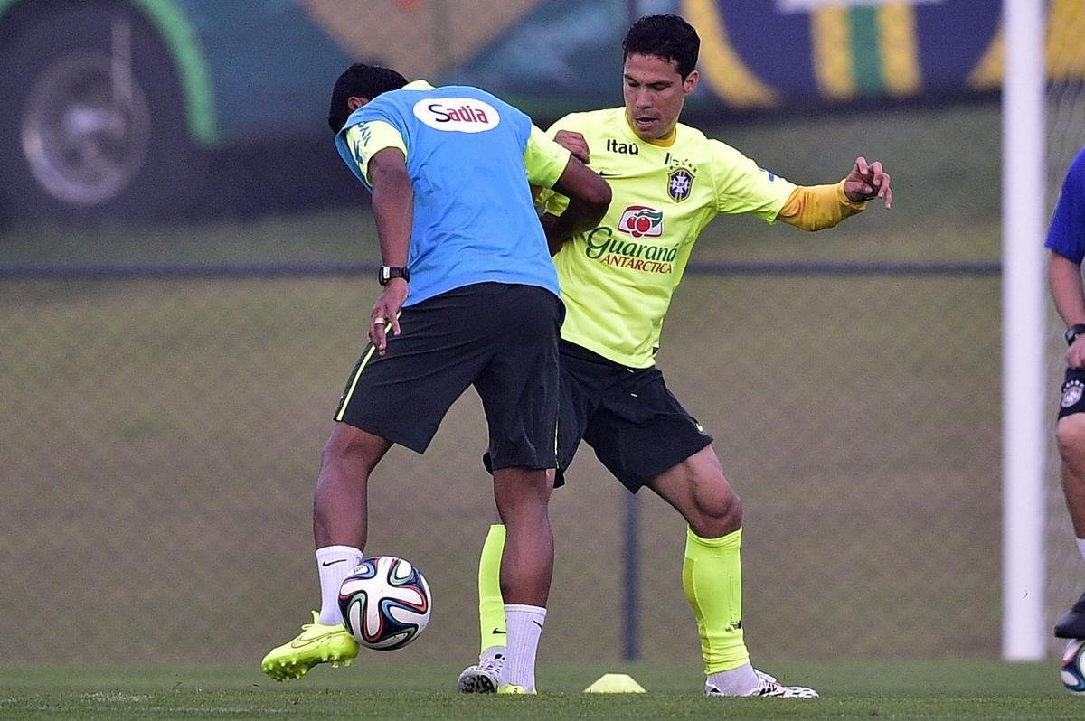 Mais tarde, os jogadores que no atuaram como titulares na vitria diante do Chile tambm apareceram na Granja