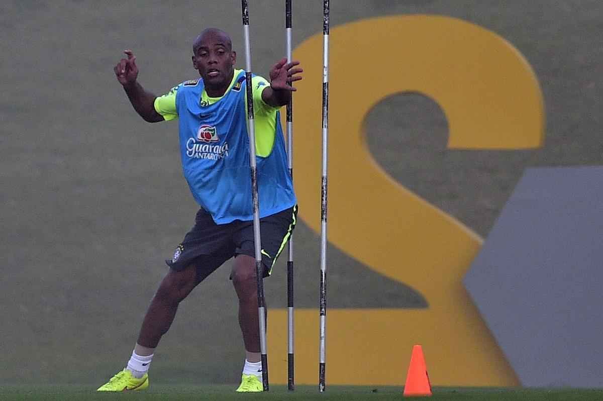 Mais tarde, os jogadores que no atuaram como titulares na vitria diante do Chile tambm apareceram na Granja