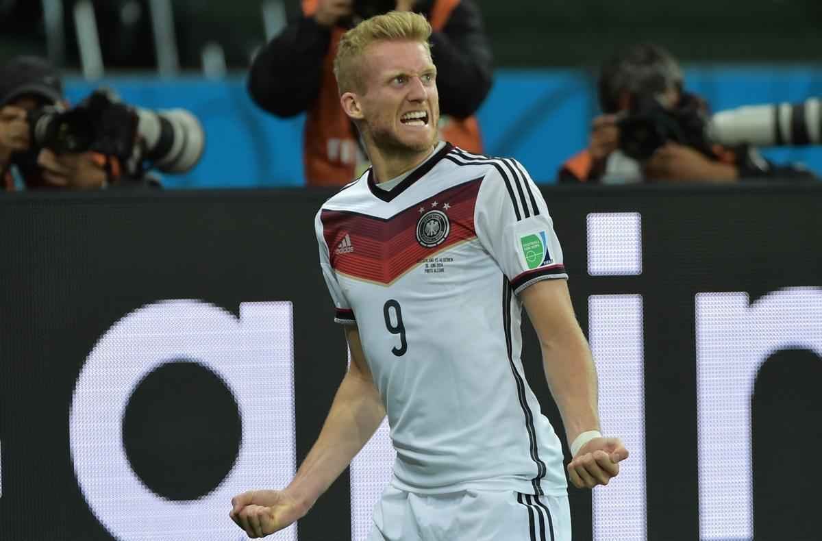 Schuerrle marcou o primeiro gol alemo sobre a Arglia, com toque de letra