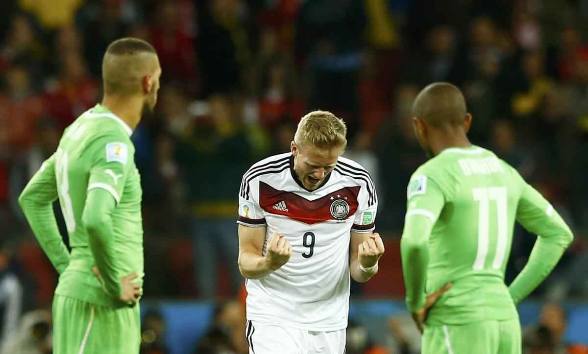 Schuerrle marcou o primeiro gol alemo sobre a Arglia, com toque de letra