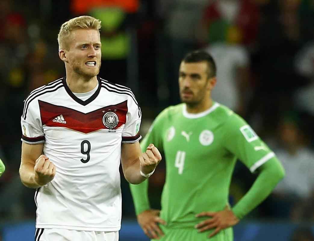 Schuerrle marcou o primeiro gol alemo sobre a Arglia, com toque de letra