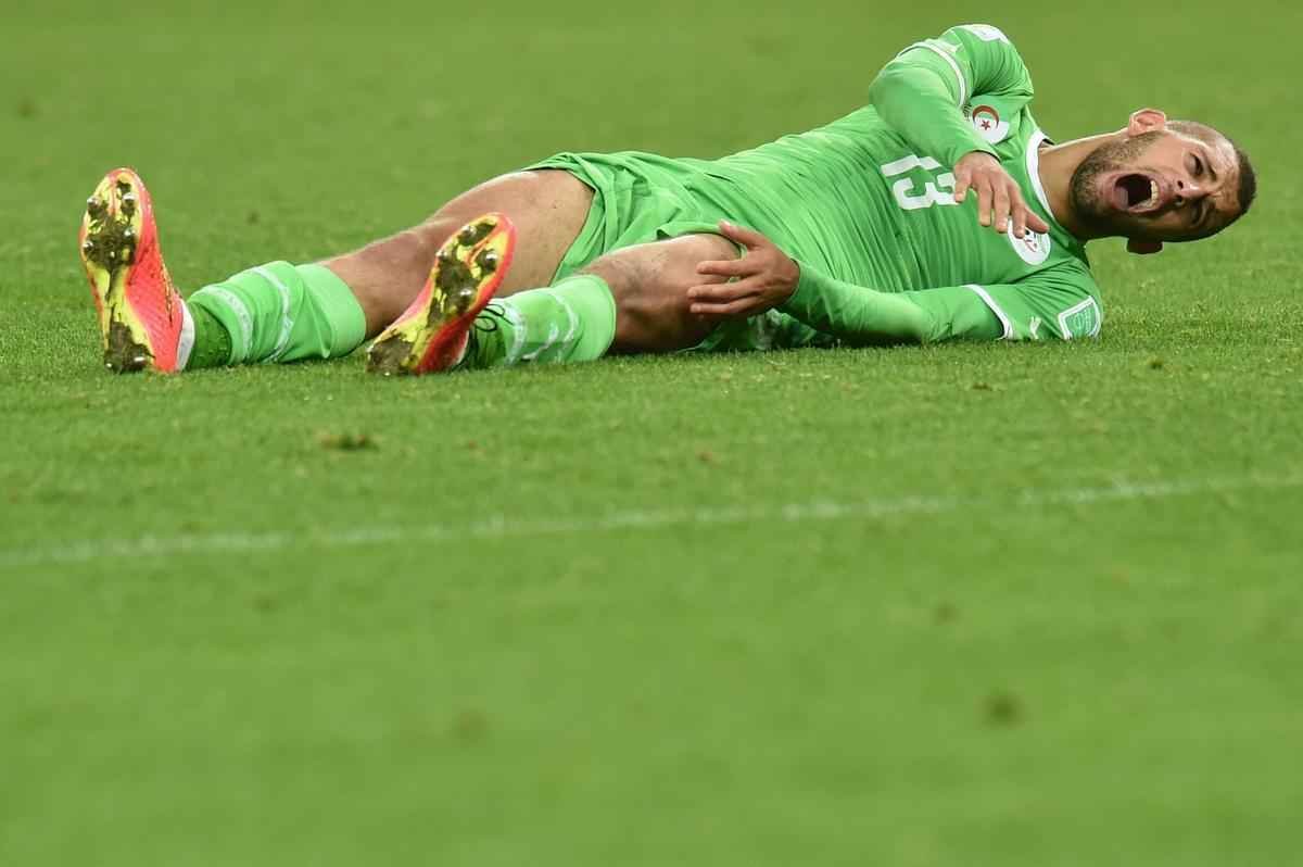 Jogadores e tcnico da Seleo Argelina ficaram arrasados com a eliminao na Copa diante da Alemanha, na prorrogao, com revs por 2 a 1