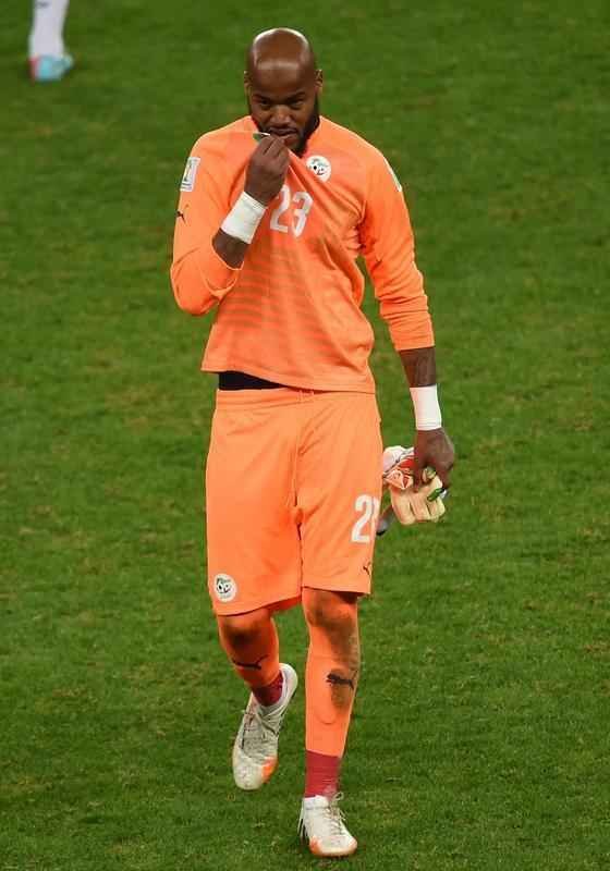 Jogadores e tcnico da Seleo Argelina ficaram arrasados com a eliminao na Copa diante da Alemanha, na prorrogao, com revs por 2 a 1