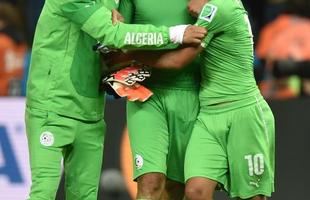 Jogadores e tcnico da Seleo Argelina ficaram arrasados com a eliminao na Copa diante da Alemanha, na prorrogao, com revs por 2 a 1
