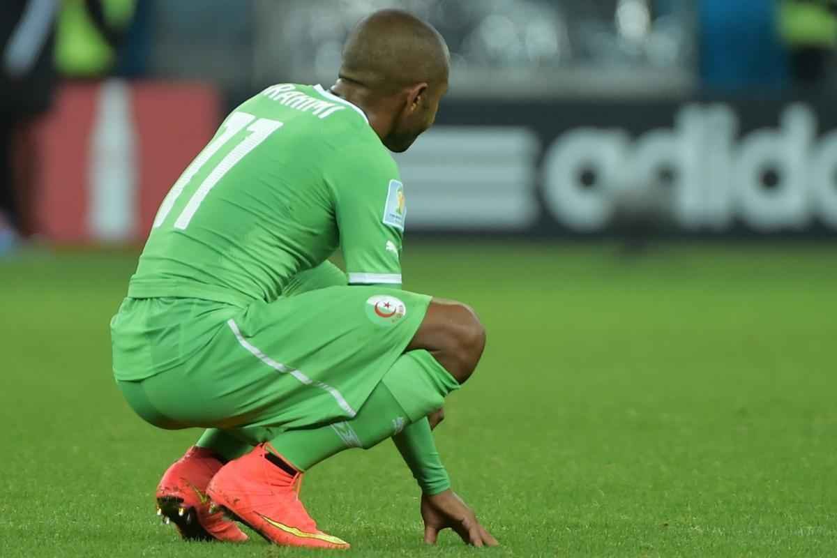 Jogadores e tcnico da Seleo Argelina ficaram arrasados com a eliminao na Copa diante da Alemanha, na prorrogao, com revs por 2 a 1