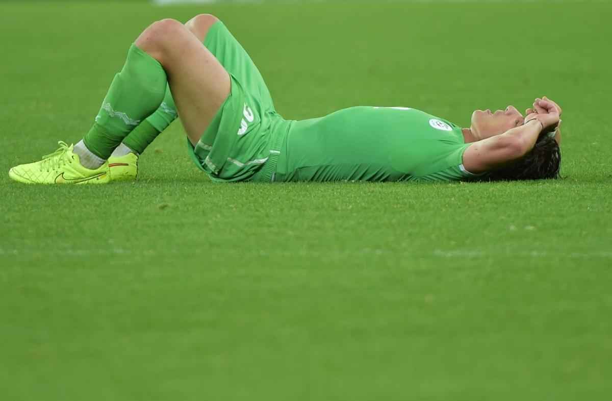 Jogadores e tcnico da Seleo Argelina ficaram arrasados com a eliminao na Copa diante da Alemanha, na prorrogao, com revs por 2 a 1