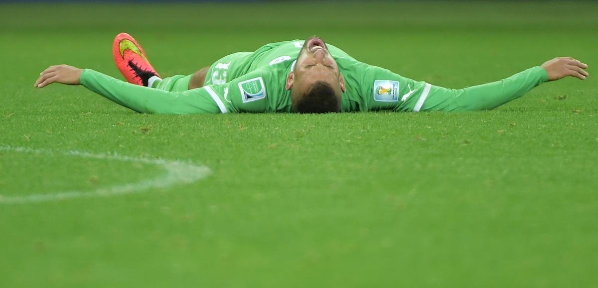 Jogadores e tcnico da Seleo Argelina ficaram arrasados com a eliminao na Copa diante da Alemanha, na prorrogao, com revs por 2 a 1