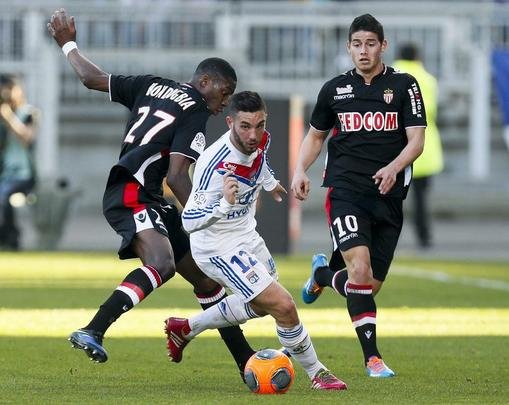 O Monaco contratou James por 45 milhes de euros. Na primeira temporada, o meia-atacante j somou 10 gols e 13 assistncias em 38 jogos